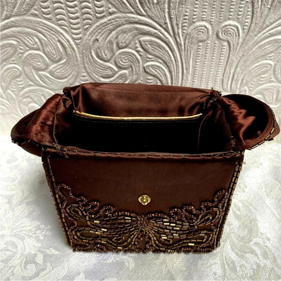 BEAUTIFUL Vintage 1940’s Carnival Glass Beaded Brown Silk Box Purse - Picture 9 of 11